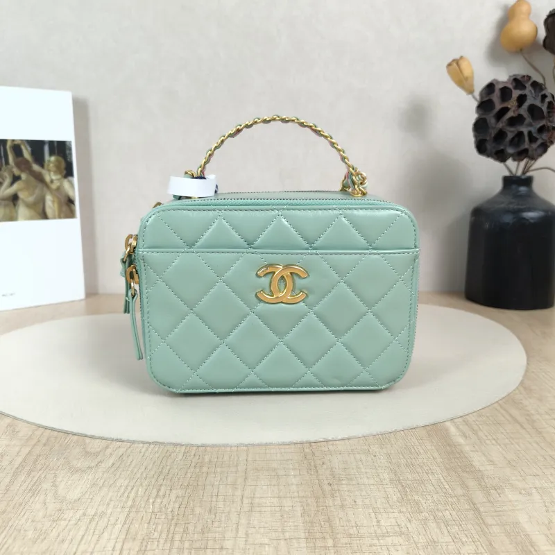 Chanel Crossbody Bag Green Waxed Leathermini18.5 × 8 × 13.5 cm