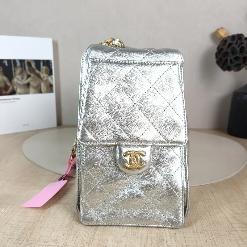 Chanel Shoulder Bag 25Bag Silver Grained Calfskin Small 26 × 14 × 30 cm — detail view 7 of 10