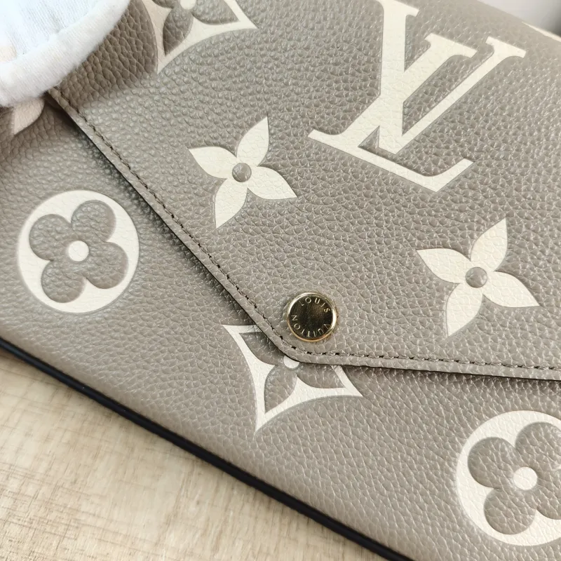 Louis Vuitton Crossbody Bag Pochette Félicie · White Calfskin Small 21 × 3 × 12 cm — detail view 5 of 15