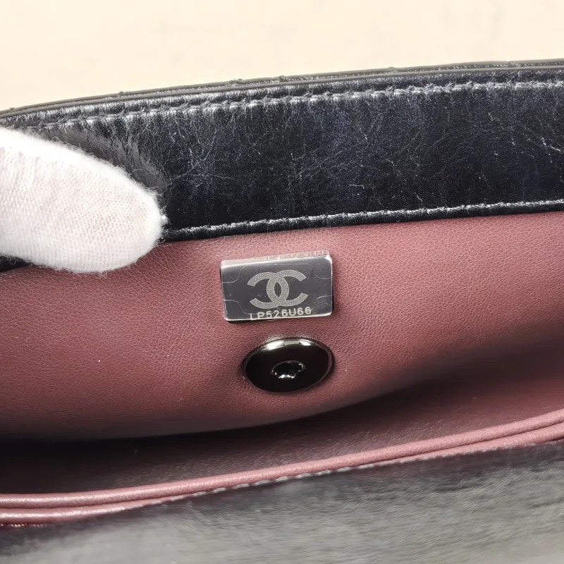 Chanel Crossbody Bag v Coco Handle​ Black Calfskin Small 24 × 10 × 14 cm — detail view 5 of 16