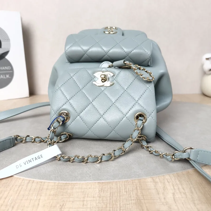 Chanel Backpack Duma Green Calfskin Small18 × 12 × 18.5 cm — detail view 6 of 16