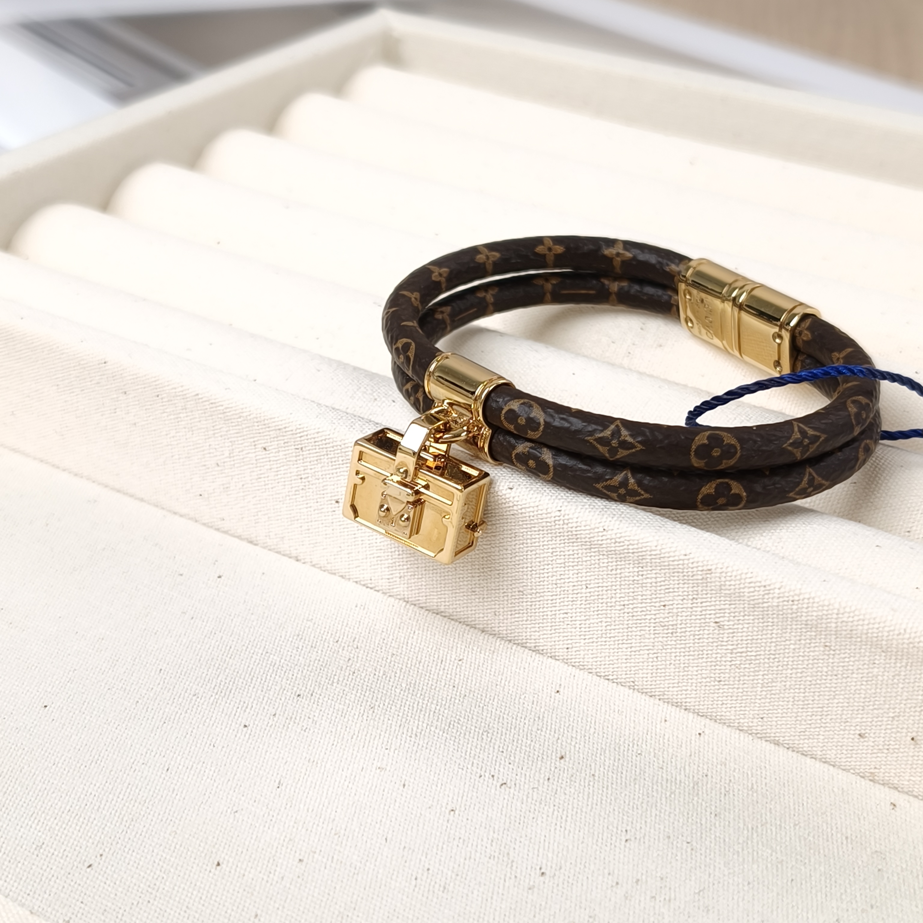 Louis Vuitton Bangle Bangle Monogram One Size18cm — cover view 10 of 11