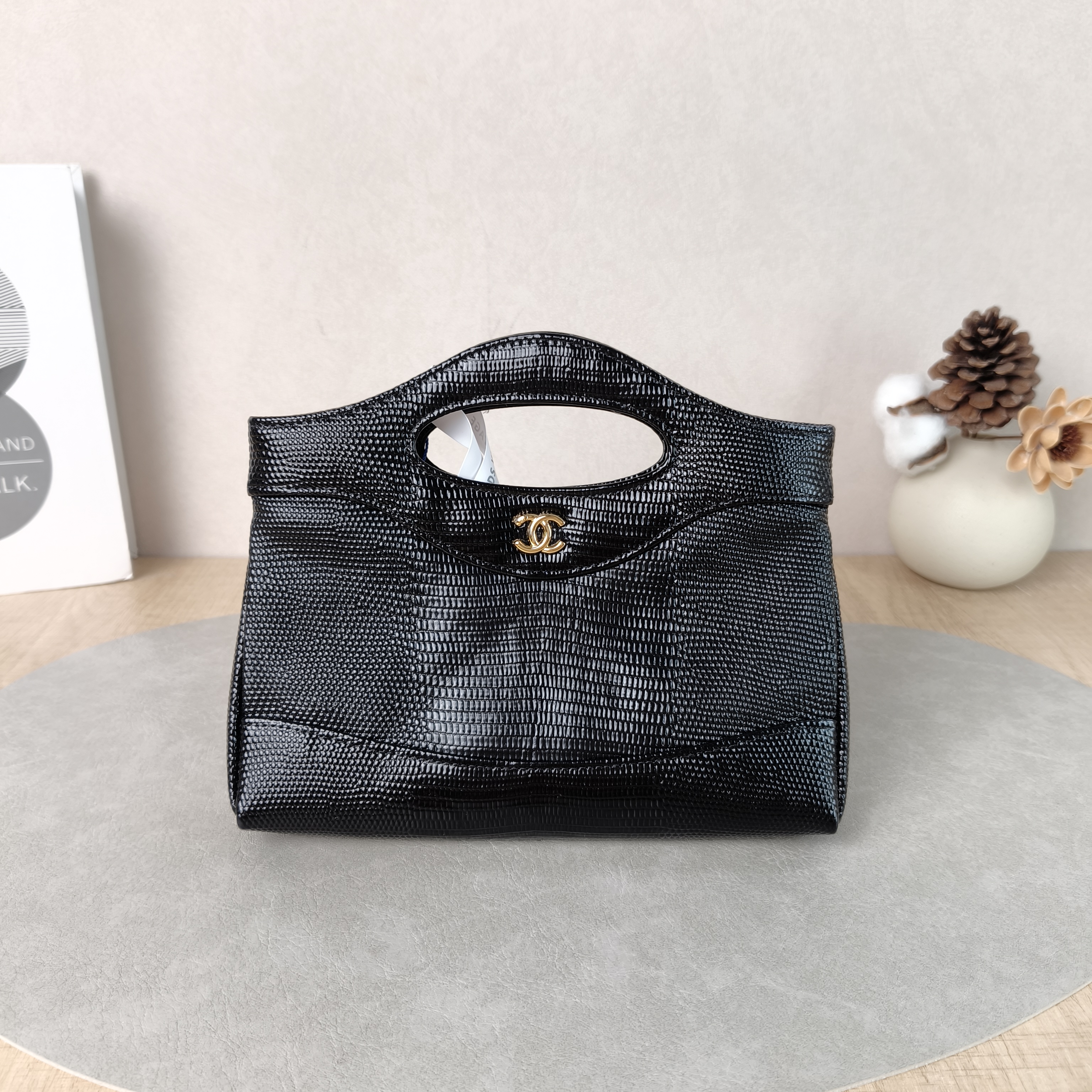 Chanel Crossbody Bag31Bag Black Embossed Calfskinnano20.5 × 3.5 × 17 cm