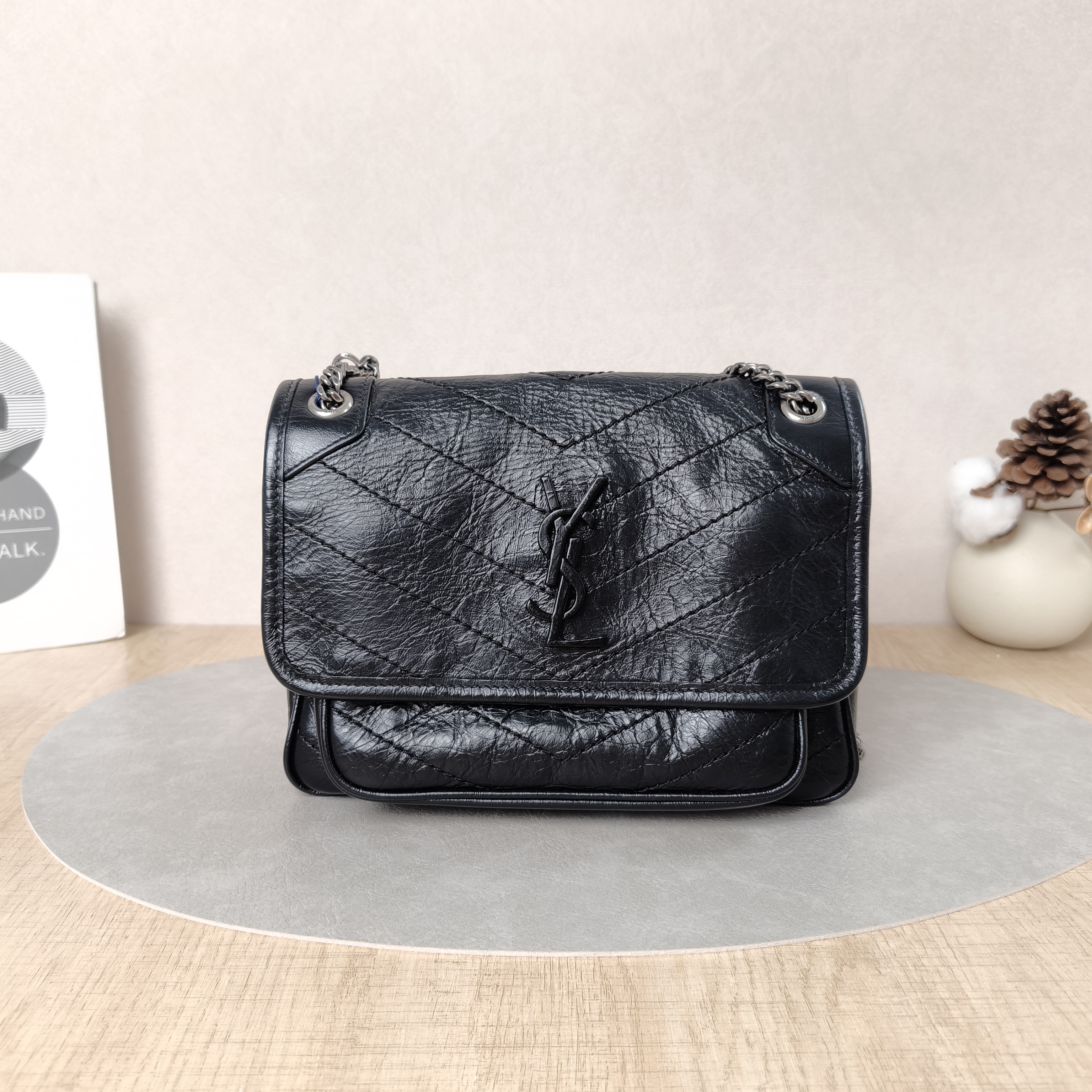 SAINT LAURENT Crossbody Bag Niki Black Lambskin Small21 × 7.5 × 16 cm