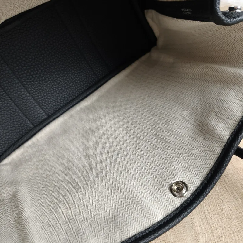 Hermès Top Handle Bag Garden Party 30 30Black Negonda Calfskin Medium30 × 13 × 21 cm — detail view 7 of 9