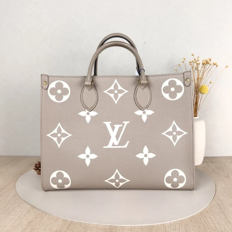 Louis Vuitton Shoulder Bag Onthego Medium · White Empreinte Embossed Calfskin Monogram Medium35 × 14 × 27 cm