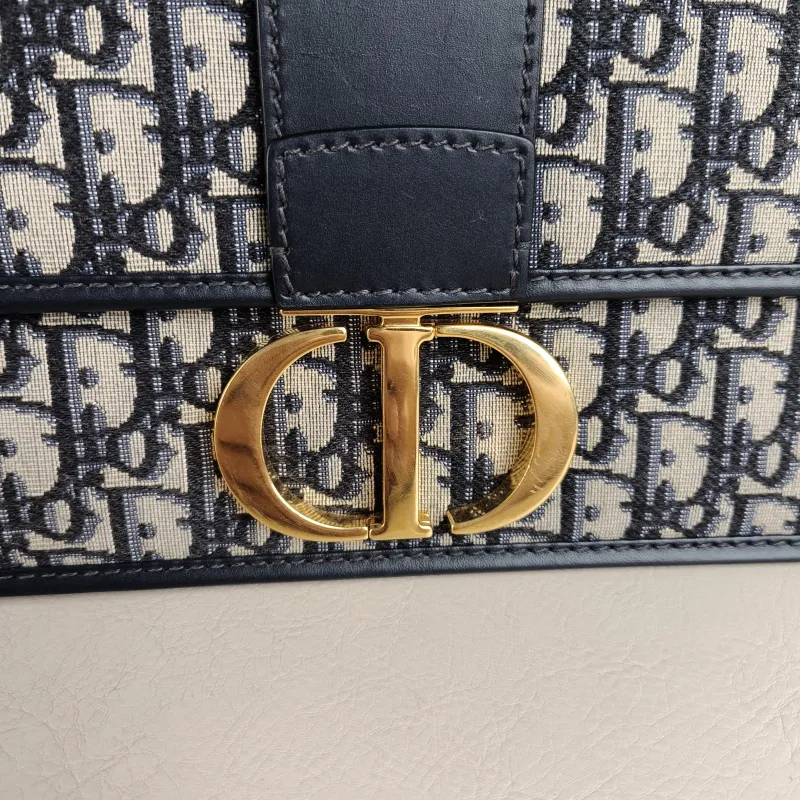 DIOR Crossbody Bag 30Montaigne 30 Edition Canvas Medium 25 × 9 × 16.5 cm — detail view 4 of 11