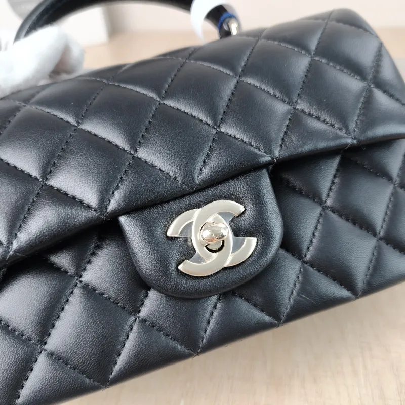 Chanel Crossbody Bag mini Black Lambskin mini 20 × 6 × 12 cm — detail view 13 of 13