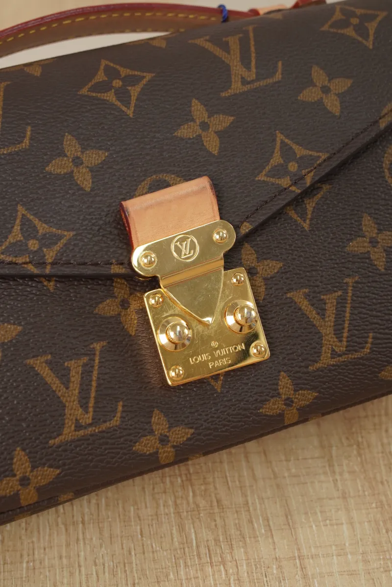 Louis Vuitton Monogrampvc Microchip Edition · Box Two Straps · 21.5 × 6 × 13.5 cm — detail view 12 of 20
