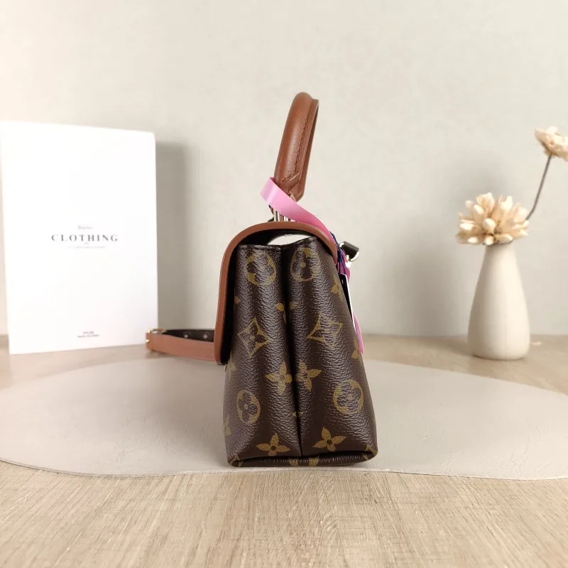 Louis Vuitton Crossbody Bag MADELEINE PVC · Calfskin BB 24.5 × 8 × 16 cm — detail view 4 of 11