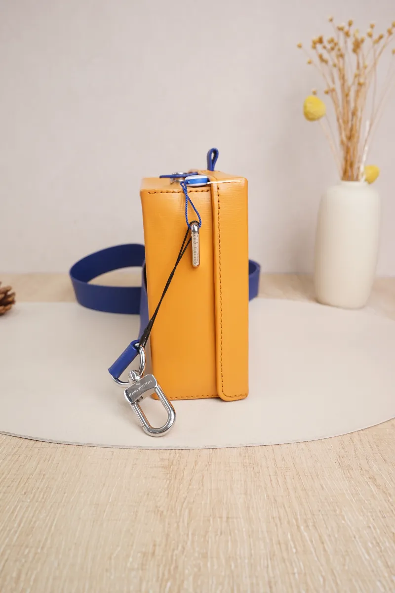 Louis Vuitton Shopper Clutch Yellow Blue Calfskin Microchip Edition · Shoulder Strap · 22.5 × 10.5 × 15 cm — detail view 8 of 16