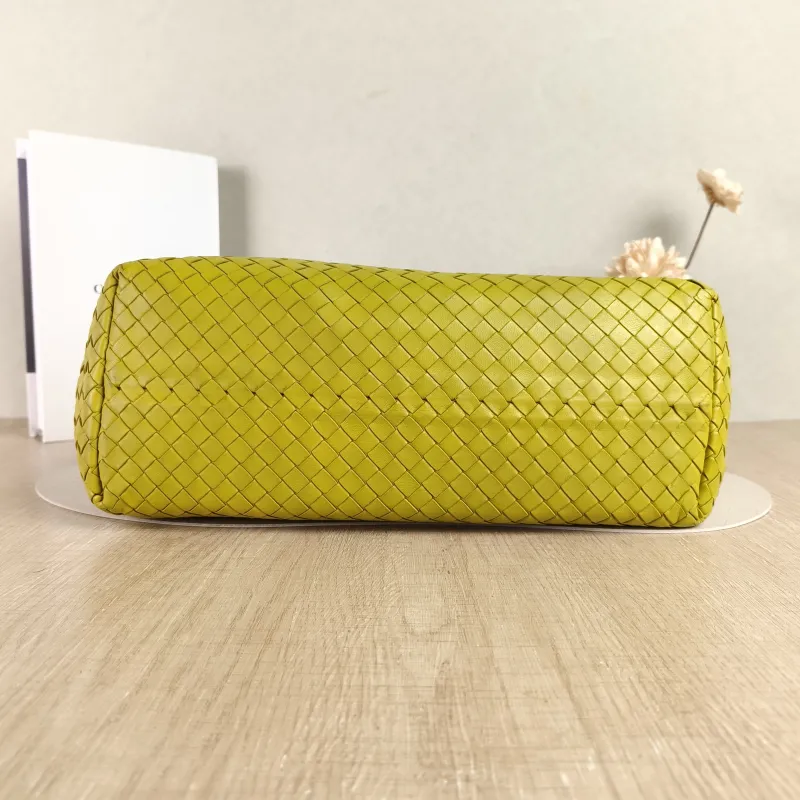 Bottega Veneta Shoulder Bag hobo Shoulder Bag Green Lambskin One Size 32.5 × 13 × 27 cm — cover view 2 of 4