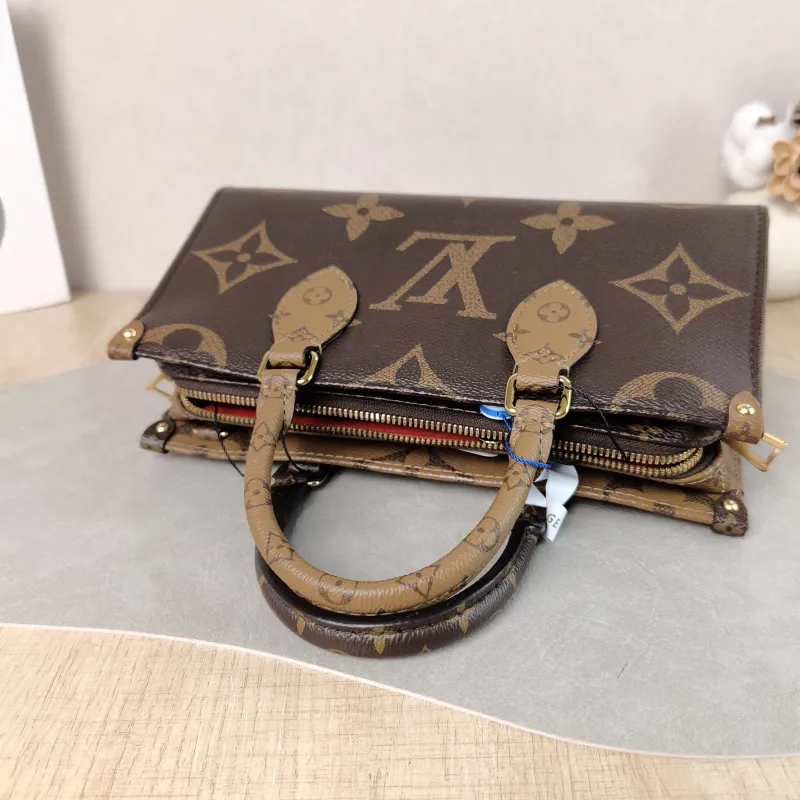 Louis Vuitton Crossbody Bag Onthego East West Monogram PVC Small 25 × 10 × 13 cm — detail view 5 of 11