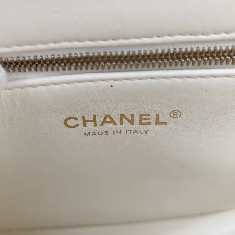 Chanel Crossbody Bag Trendy CC White Lambskinmini19.5 × 8 × 14.5 cm — detail view 10 of 17
