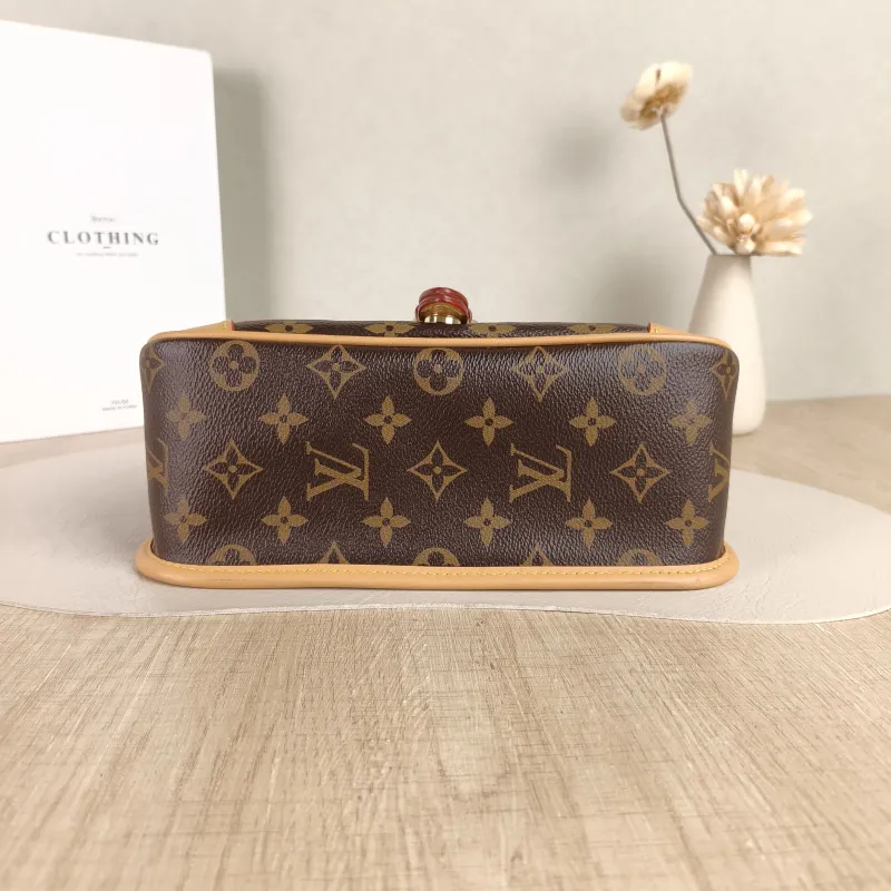 Louis Vuitton Crossbody Bag Diane Baguette Bag Shoulder Strap PVC Small 24 × 9 × 15 cm — cover view 6 of 6