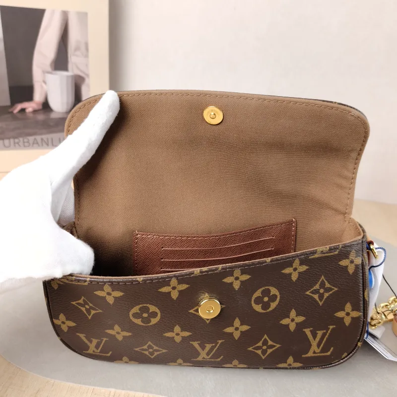 Louis Vuitton Crossbody Bag IVY Monogram PVC Small 23.5 × 4.3 × 12 cm — detail view 10 of 13