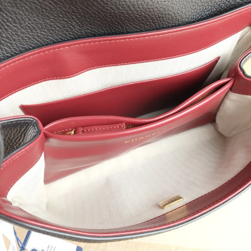 Chanel Shoulder Bag 26k Black Calfskin Medium 31.5 × 8 × 18.5 cm — detail view 9 of 13