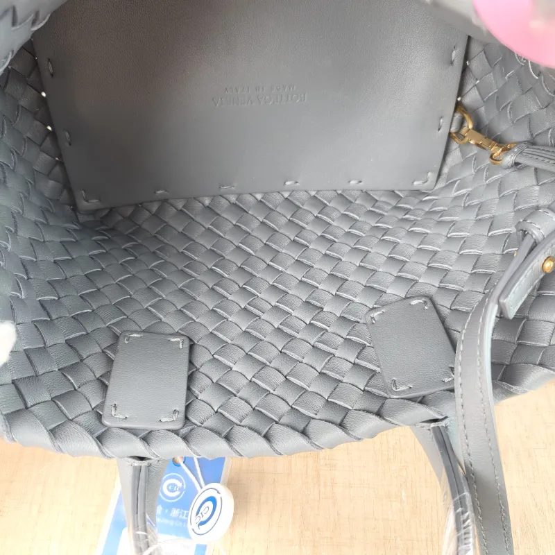 Bottega Veneta Shoulder Bag Shoulder Bag Grey Lambskin One Size 18 × 12 × 15 cm — detail view 2 of 12