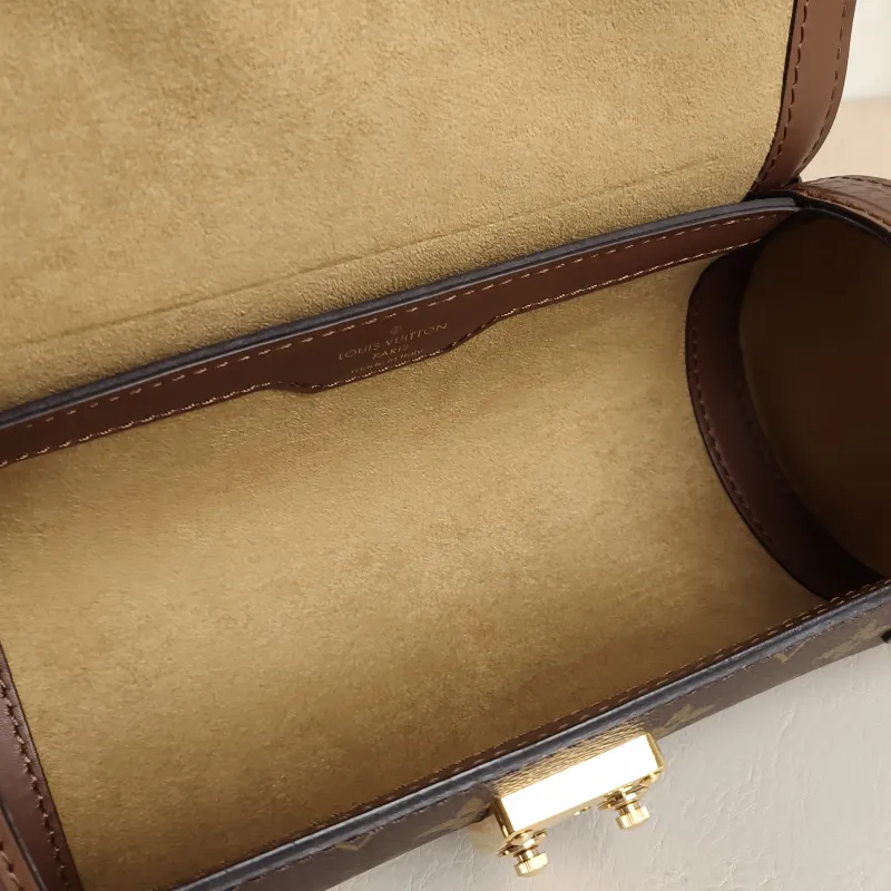 Louis Vuitton Crossbody Bag Papillon Trunk Monogram PVC Small19 × 9 × 9 cm — detail view 4 of 11