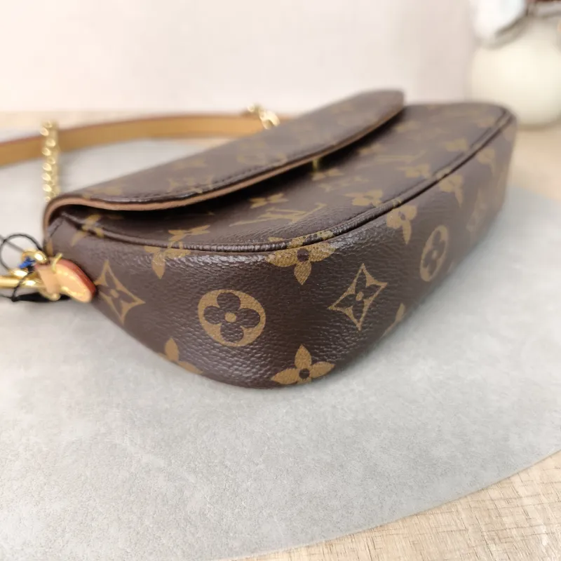 Louis Vuitton Crossbody Bag IVY Monogram PVC Small23.5 × 4.3 × 12 cm — detail view 8 of 13
