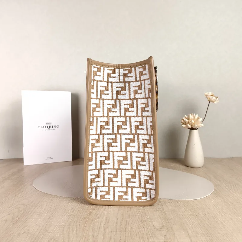 FENDI Top Handle Bag Sunshine Shopping Tote Medium 35 × 17 × 31 cm — detail view 9 of 10