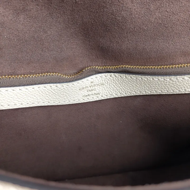 Louis Vuitton Crossbody Bag Diane Baguette Bag White Empreinte Embossed Calfskin Small 24 × 9 × 15 cm — detail view 4 of 11
