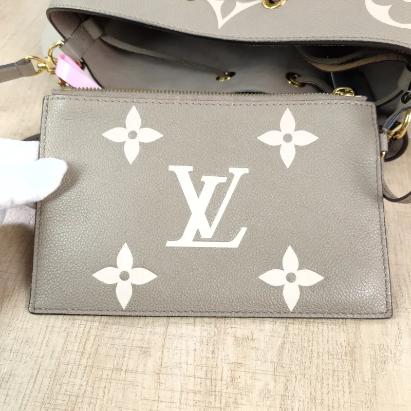Louis Vuitton Shoulder Bag NÉONOÉ Bucket Bag · White Empreinte Embossed Calfskin Medium 26 × 17.5 × 26 cm — detail view 8 of 14