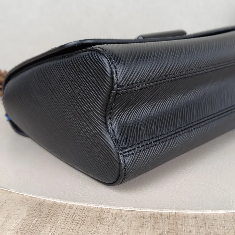 Louis Vuitton Crossbody Bag Twist Black Epi Embossed Calfskin Medium23 × 9.5 × 17 cm — detail view 1 of 12