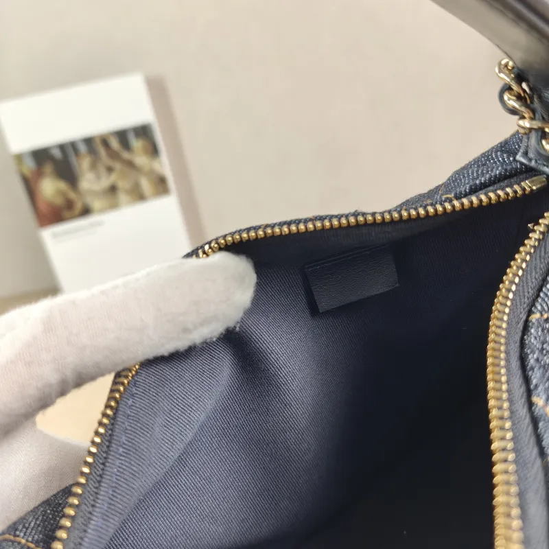 Chanel Crossbody Bag Navy One Size 21.5 × 7.5 × 19 cm — detail view 5 of 13