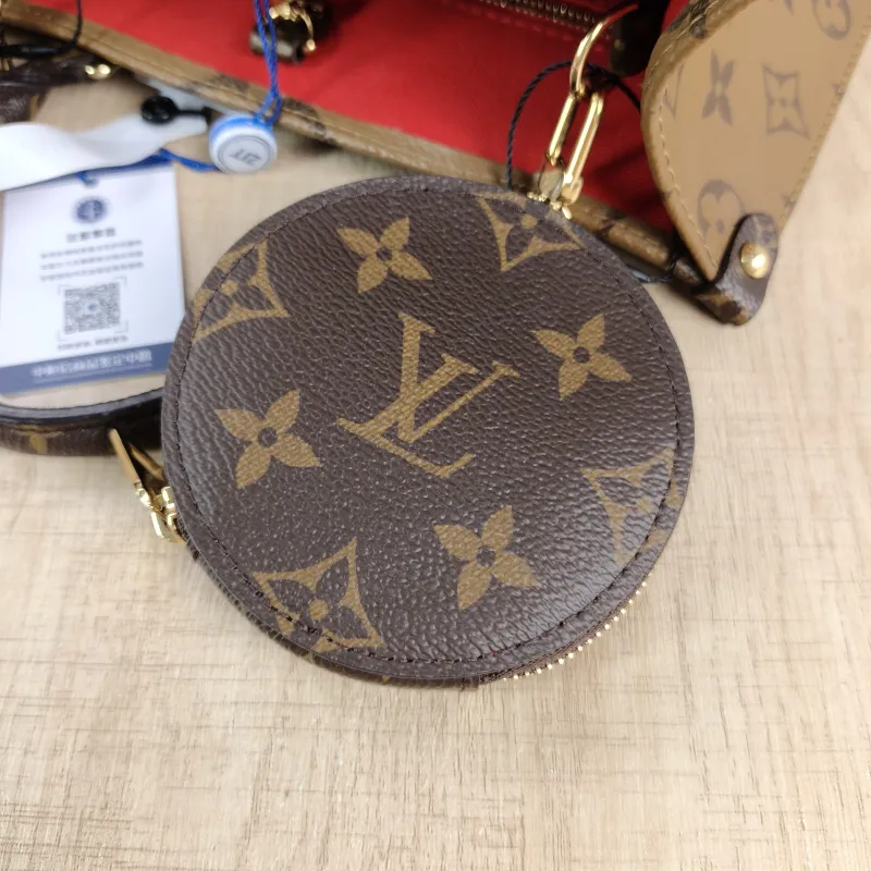 Louis Vuitton Shoulder Bag Onthego Monogram PVC Small25 × 11.5 × 19 cm — detail view 6 of 12
