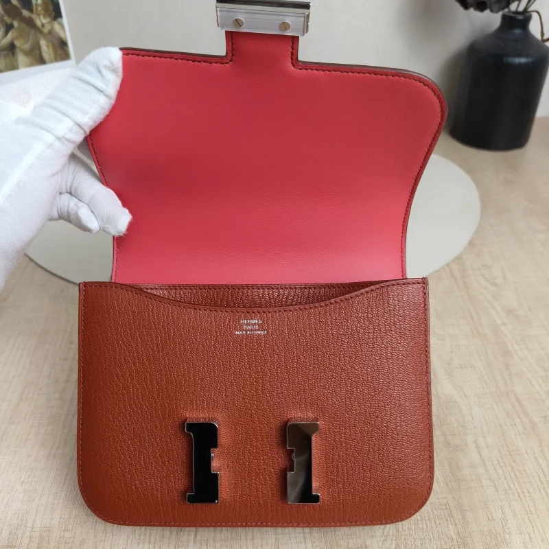 Hermès Crossbody Bag Constance 19 Silver-Tone Hardware36 Red Lambskinmini18 × 4 × 15 cm — detail view 9 of 13