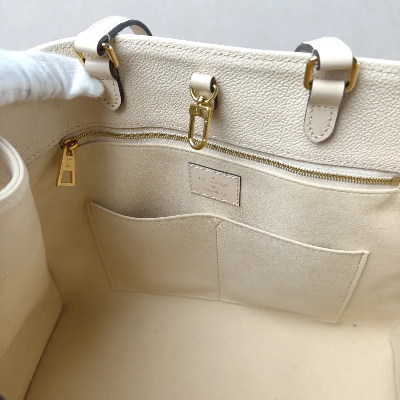 Louis Vuitton Shoulder Bag Onthego Medium White Monogram Empreinte Embossed Calfskin Medium 35 × 14 × 27 cm — detail view 9 of 12