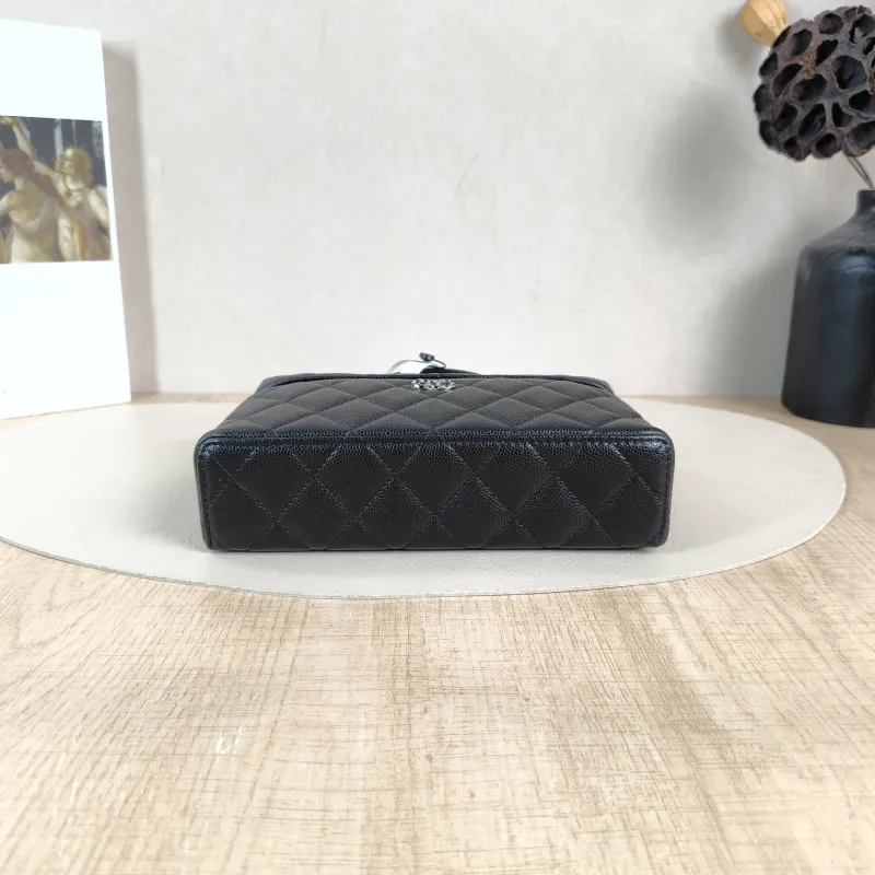 Chanel Crossbody Bag25p logo lp Black Grained Calfskin One Size19.5 × 5 × 17 cm — cover view 4 of 6