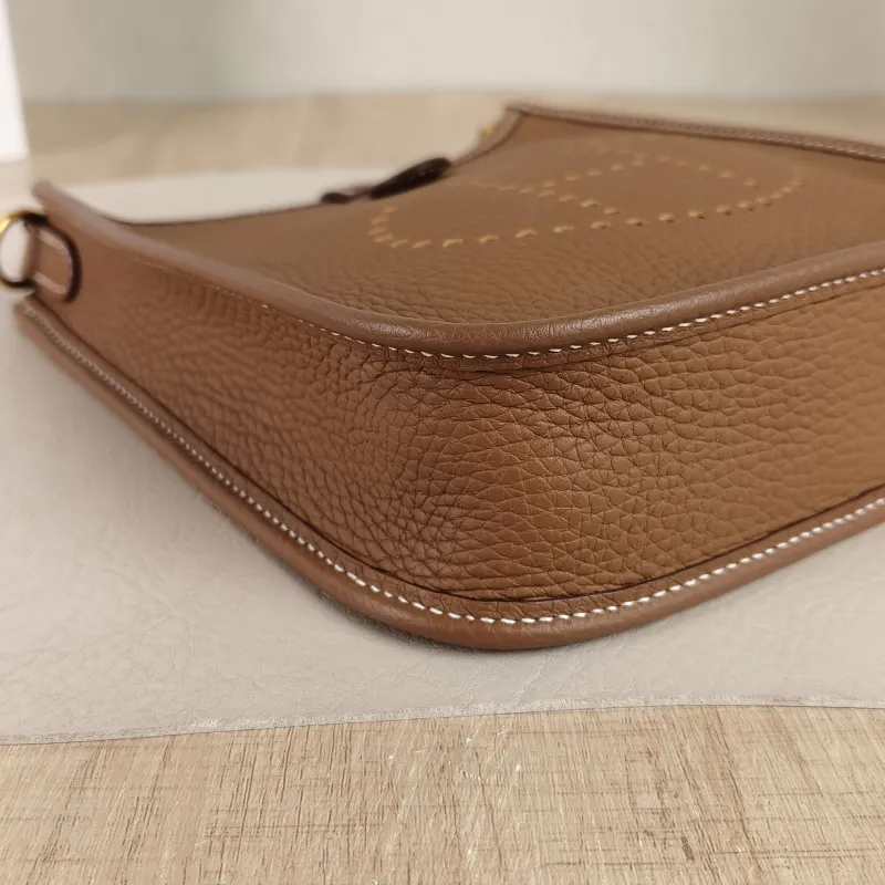Hermès Crossbody Bag Evelyne Mini 16 Mini 16 Clemence Taurillon TC Calfskinmini17 × 5.5 × 18 cm — detail view 9 of 9