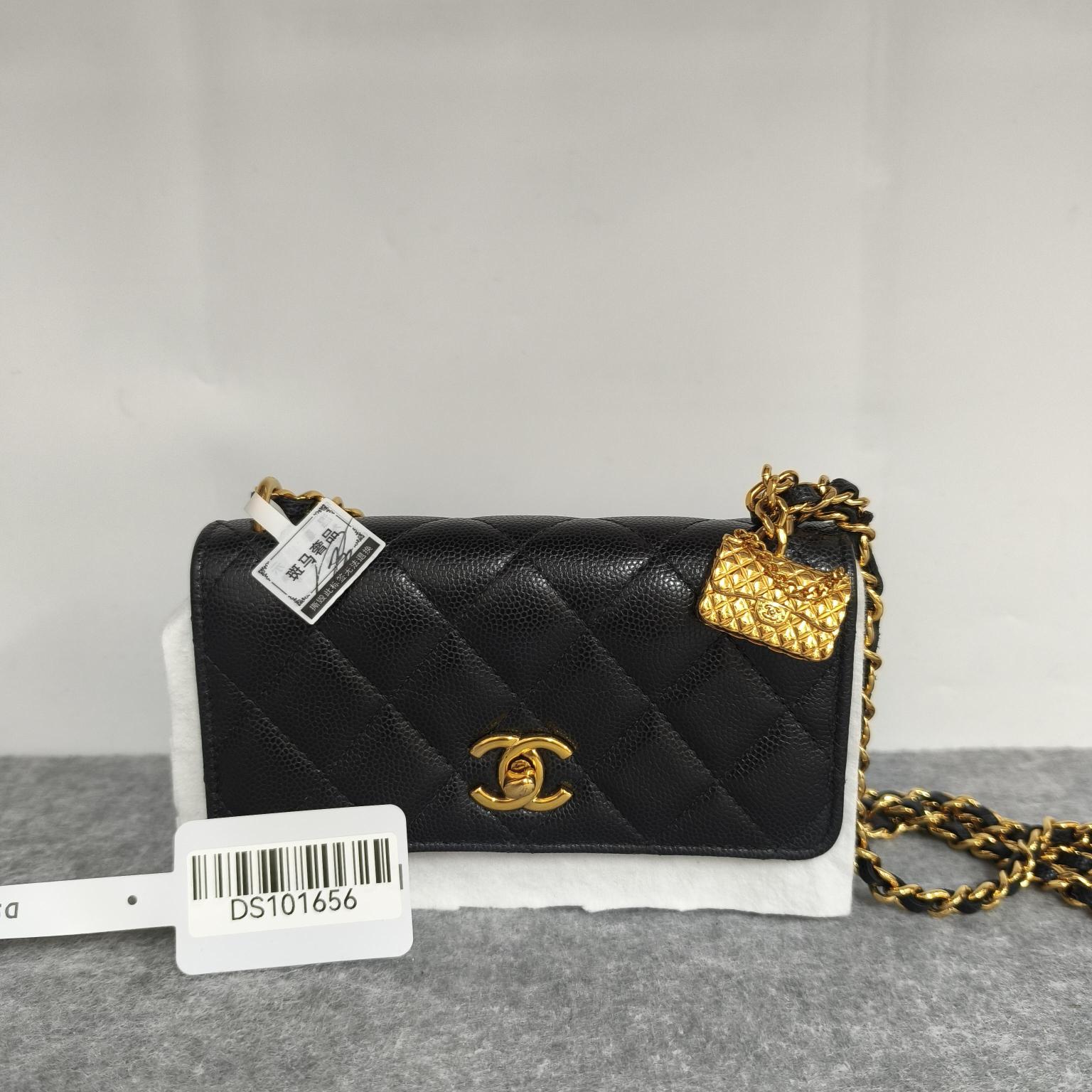 Chanel 23s woc cf Charm Black with Gold-Tone Hardware Microchip Edition · Box · 15 × 4 × 10 cm