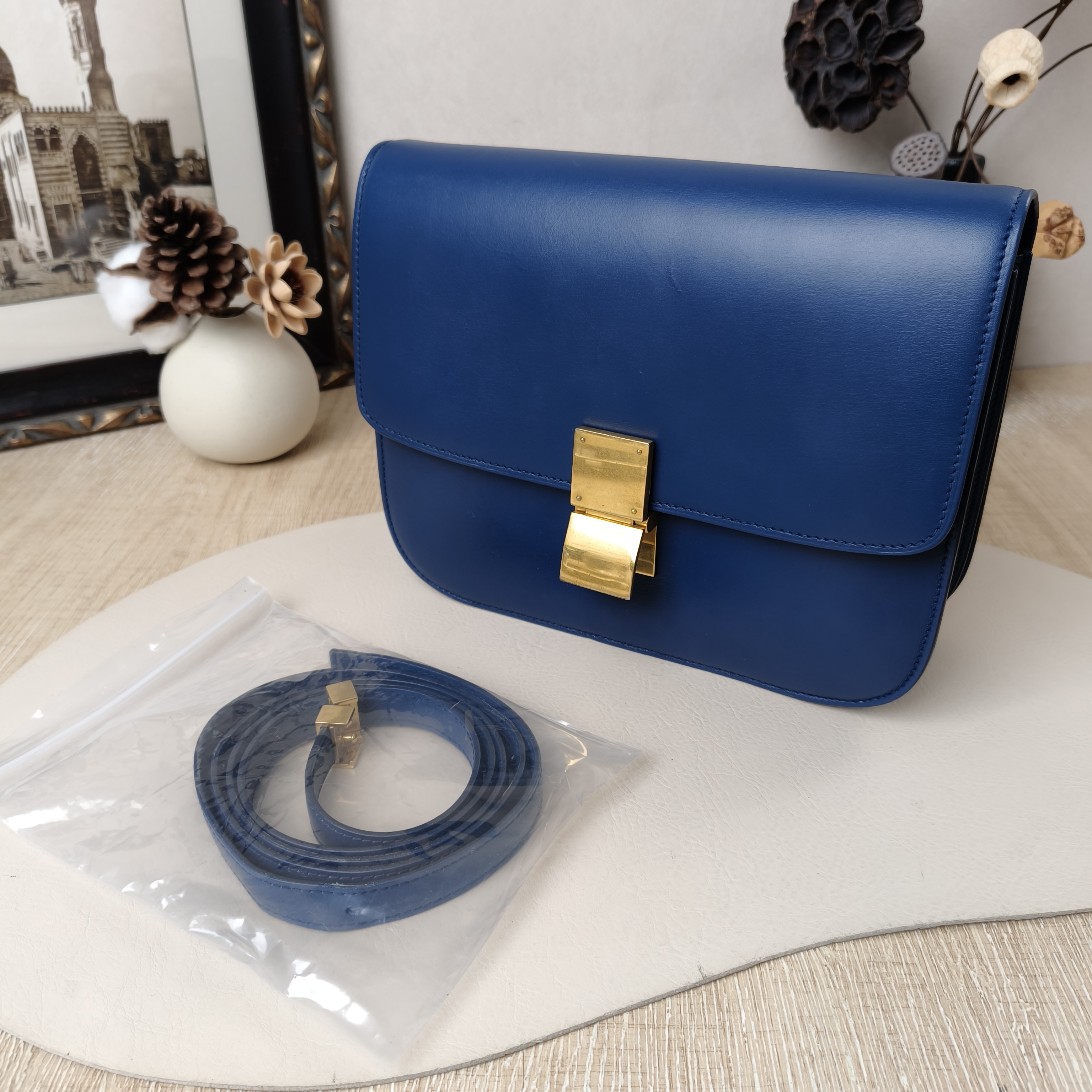 CELINE Classic Box Conditioned Medium Navy Calfskin · Shoulder Strap · 24 × 7 × 18 cm — cover view 7 of 11