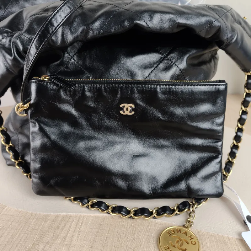 Chanel Shoulder Bag22Bag Black CC alfskin Small35 × 7 × 37 cm — detail view 12 of 14
