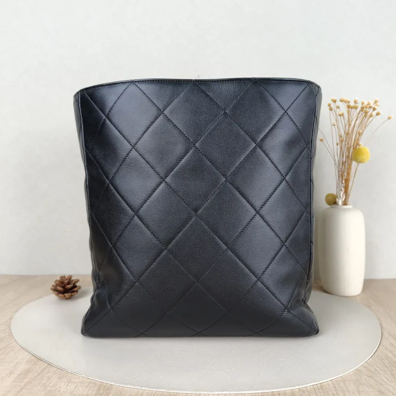 Chanel Shoulder Bag tote Black Lambskin One Size29 × 11 × 32 cm — cover view 4 of 5