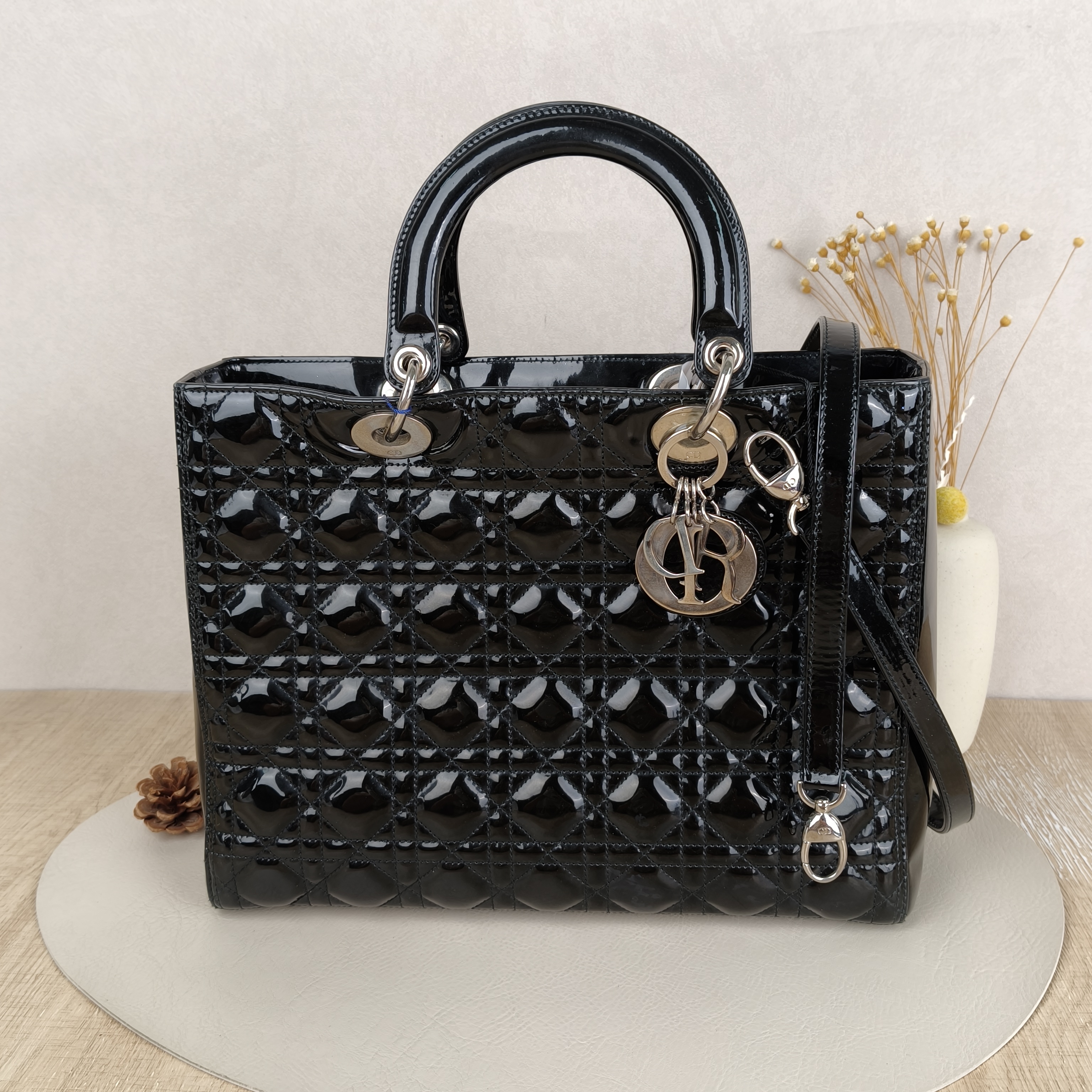 DIOR Lady Lady Dior Bag Large Black Patent Leather · Shoulder Strap · 32 × 11 × 25 cm