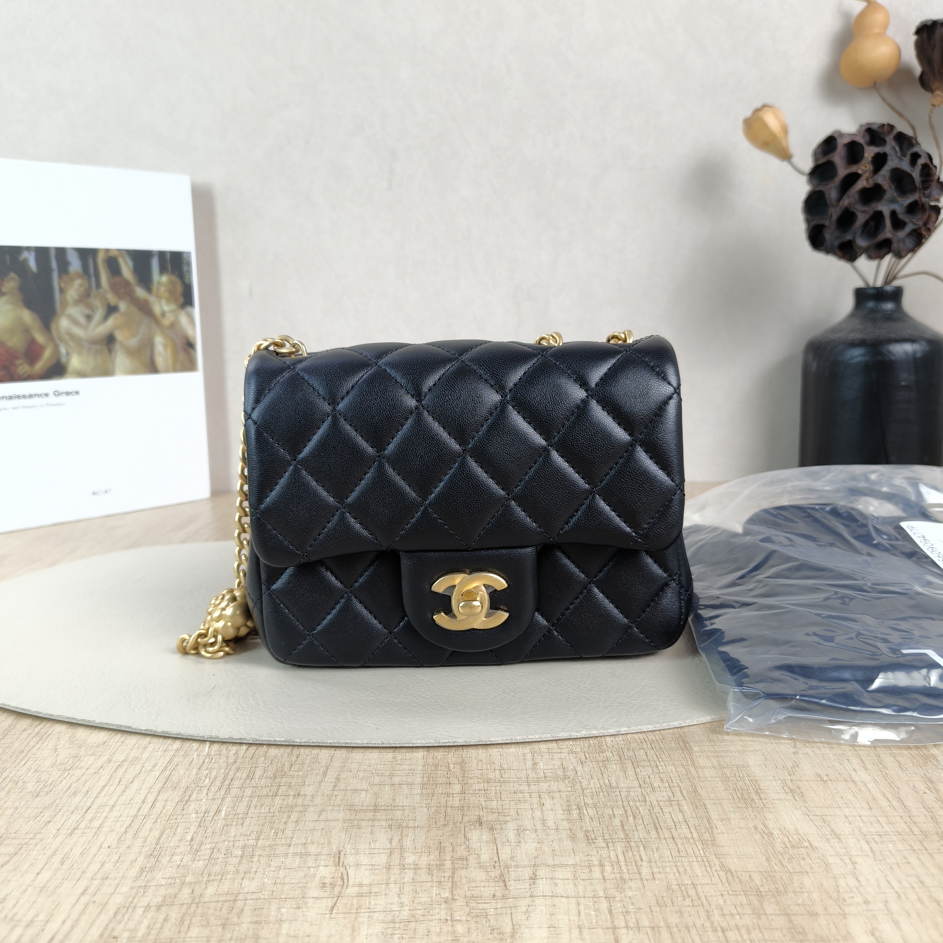 Chanel Crossbody Bag Black Lambskinmini17 × 8 × 12 cm — cover view 4 of 6