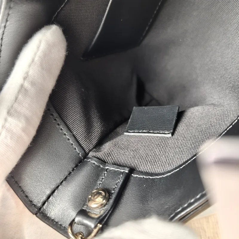 Chanel Shoulder Bag31Bag Black Waxed Leather Calfskinnano20.5 × 3.5 × 17 cm — detail view 7 of 13