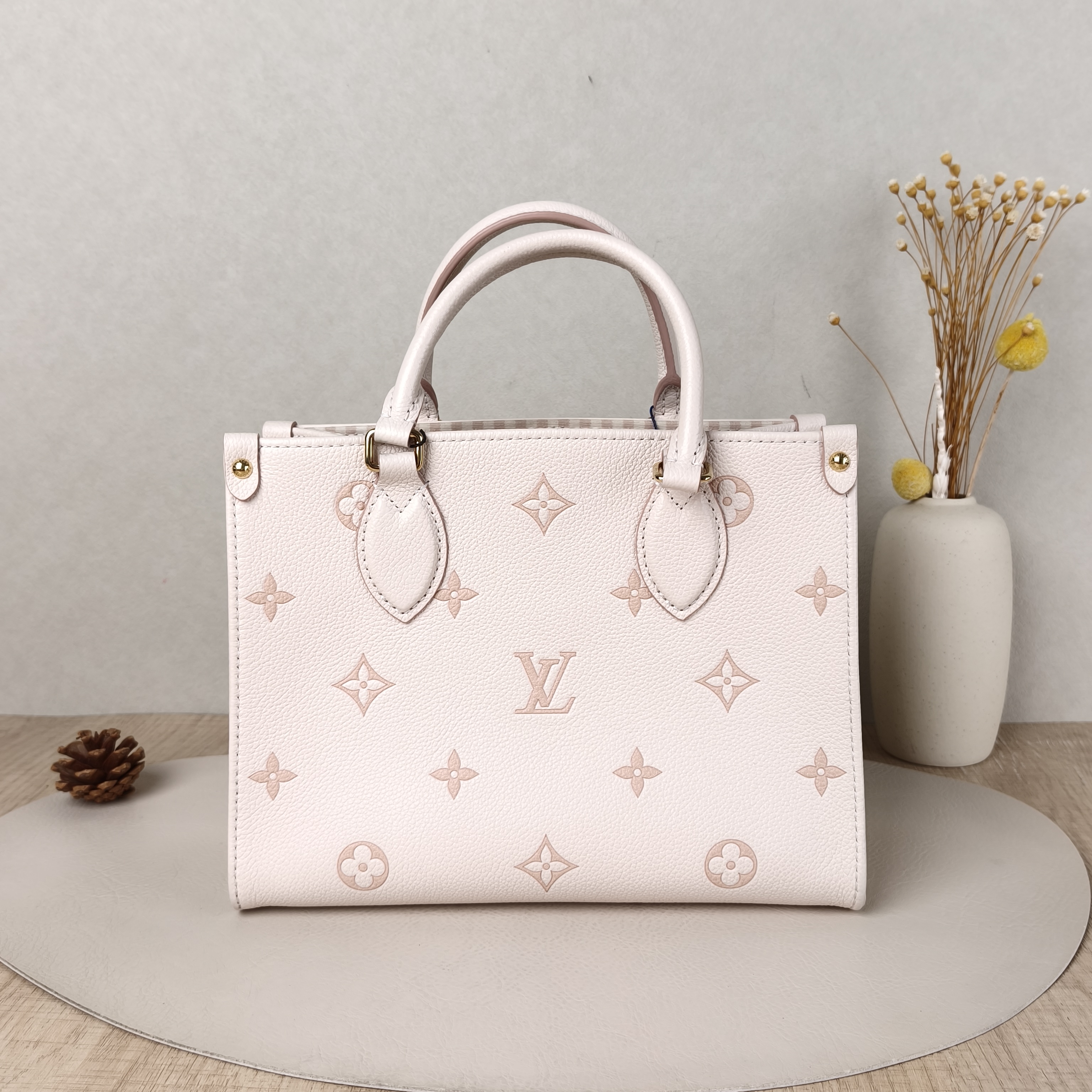 Louis Vuitton Shoulder Bag Onthego Beige · Pink Empreinte Embossed Calfskin Small25 × 11.5 × 19 cm