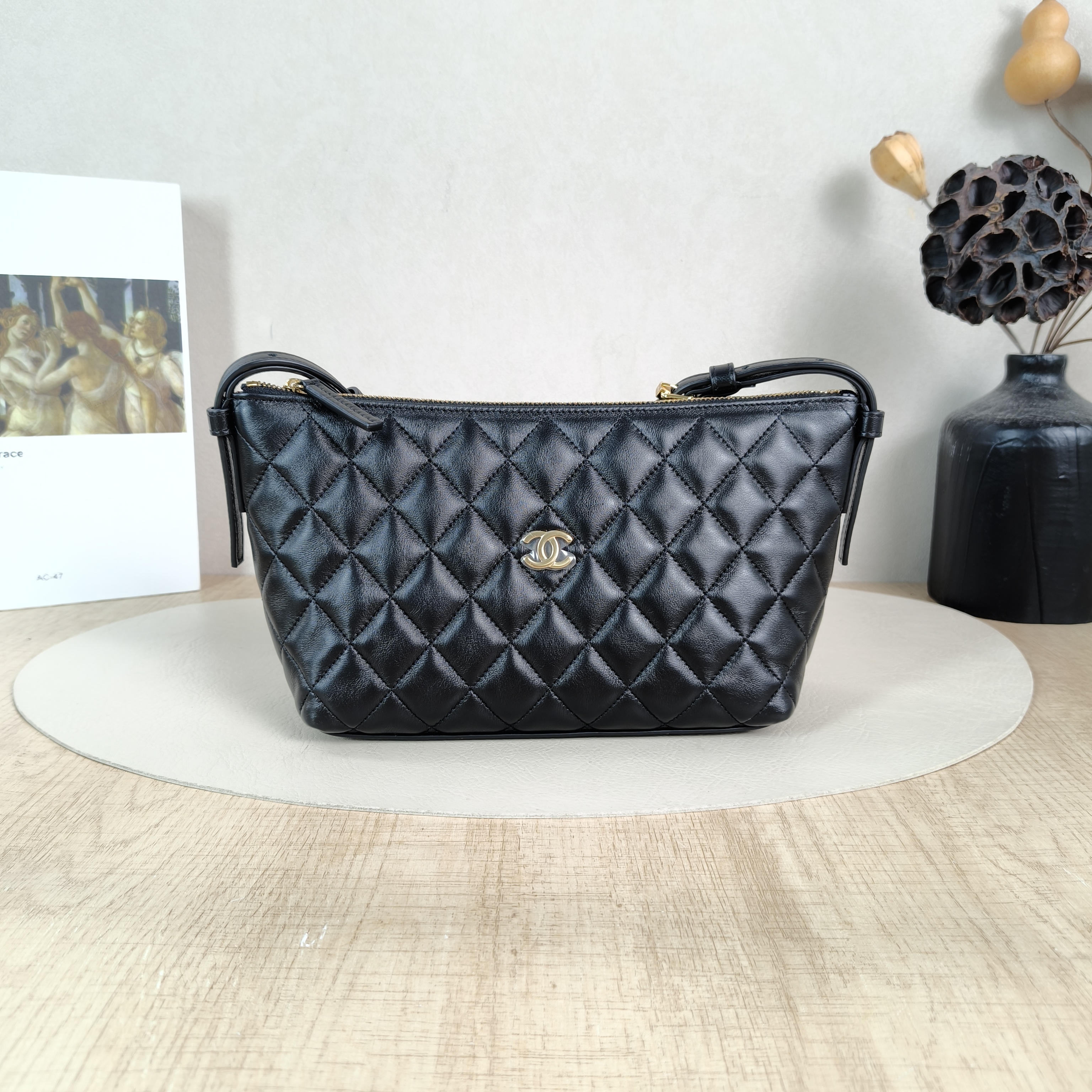 Chanel Crossbody Bag Hobo Vanity Case Bag Black Lambskin One Size19 × 8 × 14 cm
