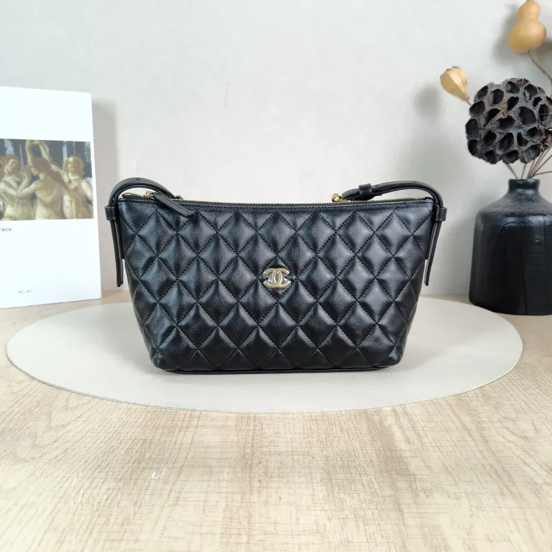 Chanel Crossbody Bag Hobo Vanity Case Bag Black Lambskin One Size19 × 8 × 14 cm — cover view 1 of 6