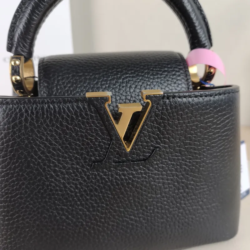 Louis Vuitton Crossbody Bag Capucines Black Calfskin Mini 21 × 8 × 14 cm — detail view 10 of 12