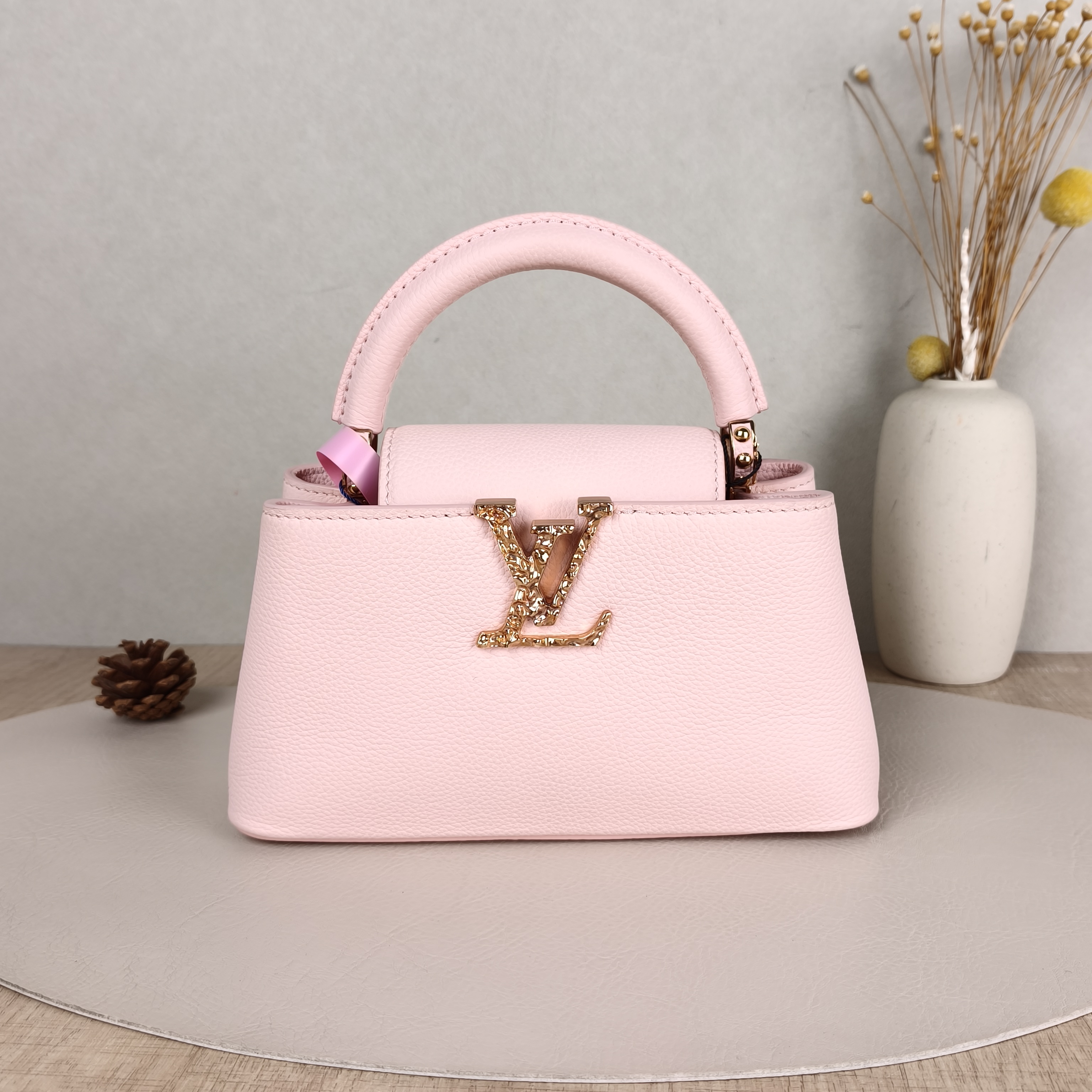 Louis Vuitton Top Handle Bag Capucines East West Pink Calfskinmini22 × 8 × 12 cm