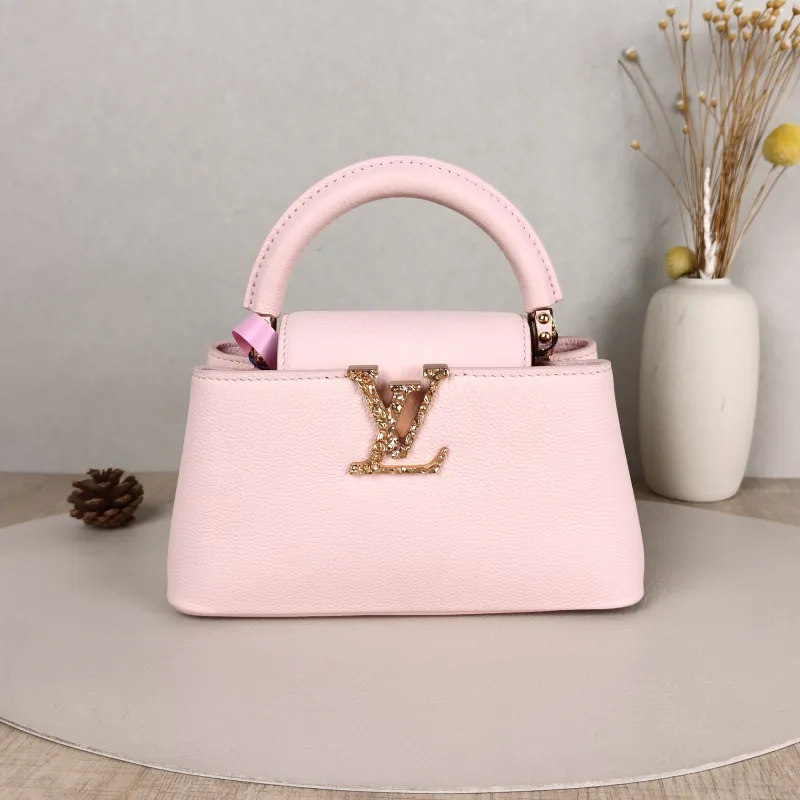 Louis Vuitton Top Handle Bag Capucines East West Pink Calfskinmini22 × 8 × 12 cm