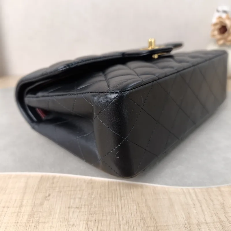 Chanel Crossbody Bag Classic Flap CF Black Lambskin Small23 × 6 × 14.5 cm — detail view 2 of 11