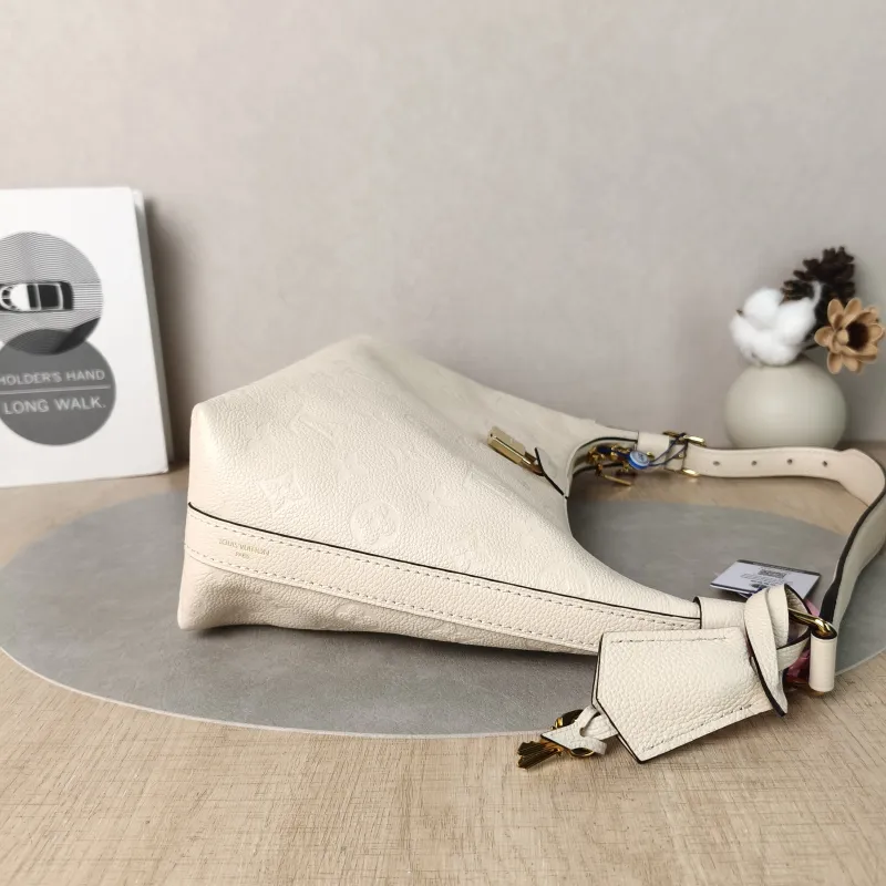 Louis Vuitton Shoulder Bag SAC SPORT Shoulder Bag White Calfskin One Size27 × 10.5 × 22 cm — detail view 1 of 15