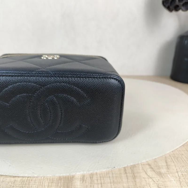Chanel Crossbody Bag Edition Black Grained Calfskin Mini 16 × 8 × 9.5 cm — detail view 4 of 12